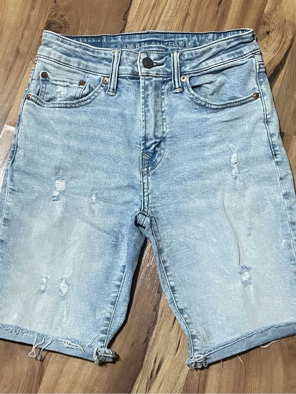 American Eagle Men's AirFlex+ Distressed Denim Shorts Cutoff Jorts Light Wash 28